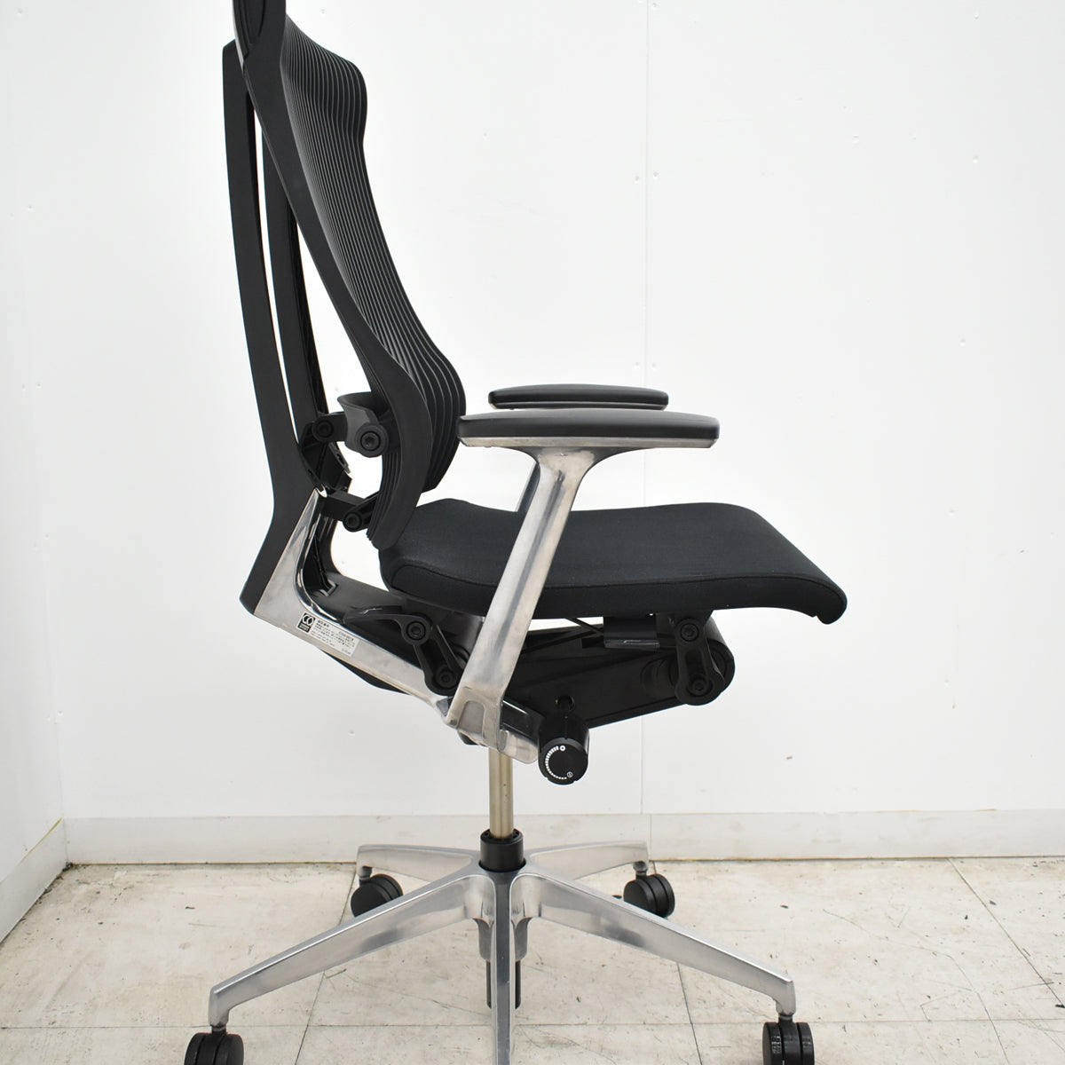 【中古】イトーキ　スピーナ　固定肘　アクティブランバーサポート　エラストマーバック　ポリッシュ　ブラック　2026092503【中古オフィス家具】