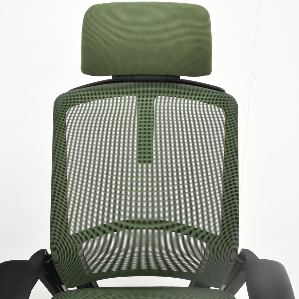 【中古】オカムラ　フィノラ　エクストラハイバック　可動ヘッドレスト　４Ｄ可動肘　ハンガー　ポリッシュ　2020年製　ダークグリーン　2026092801【中古オフィス家具】
