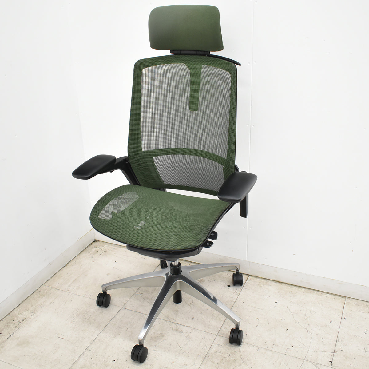 【中古】オカムラ　フィノラ　エクストラハイバック　可動ヘッドレスト　４Ｄ可動肘　ハンガー　ポリッシュ　ダークグリーン　2026092803【中古オフィス家具】