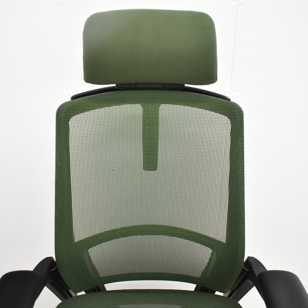 【中古】オカムラ　フィノラ　エクストラハイバック　可動ヘッドレスト　４Ｄ可動肘　ハンガー　ポリッシュ　ダークグリーン　2026092803【中古オフィス家具】