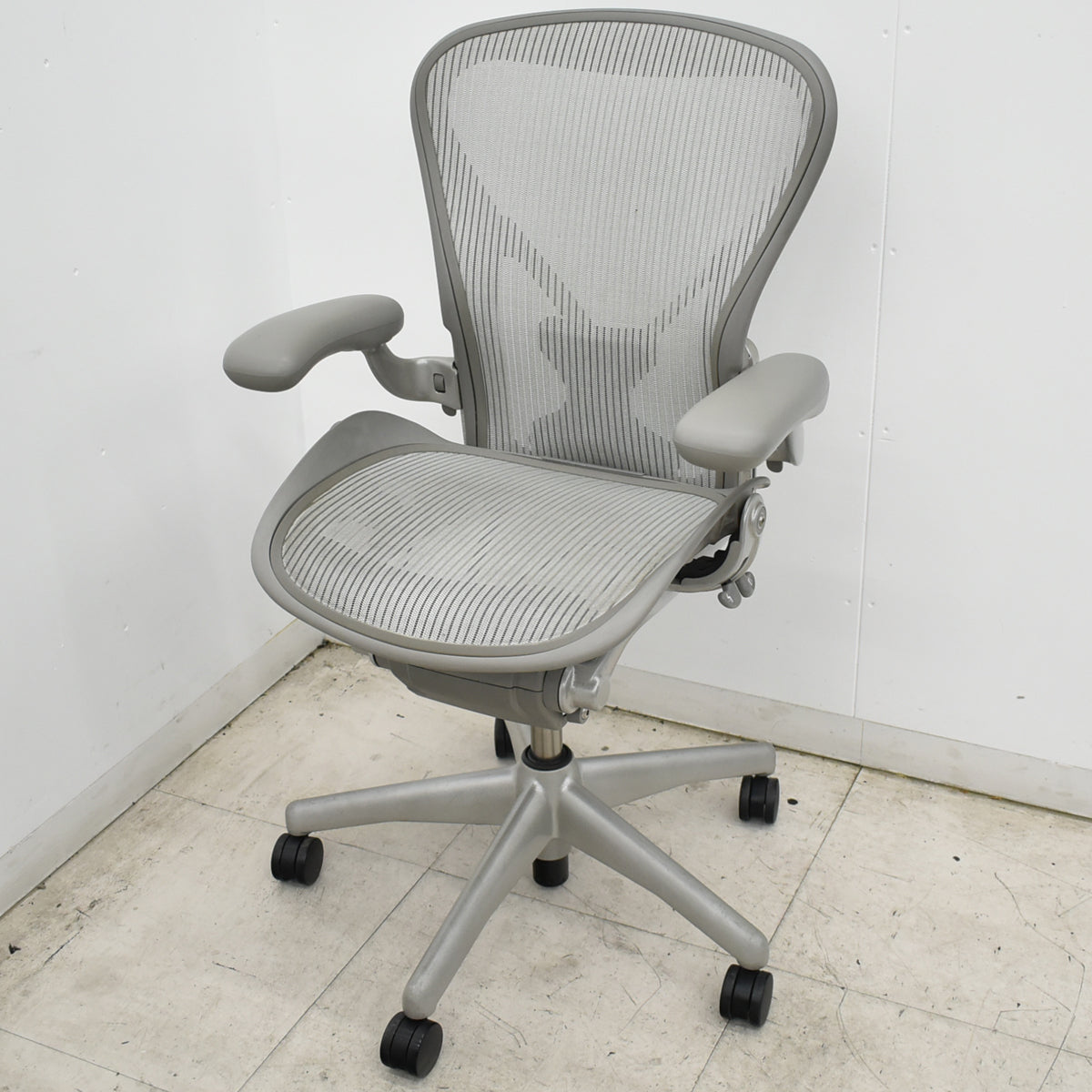 【中古】ハーマンミラー　アーロンチェア　Bサイズ　フル装備　ポスチャーフィット　ポスチャーフィット社外品新品　グレー　2026092901【中古オフィス家具】