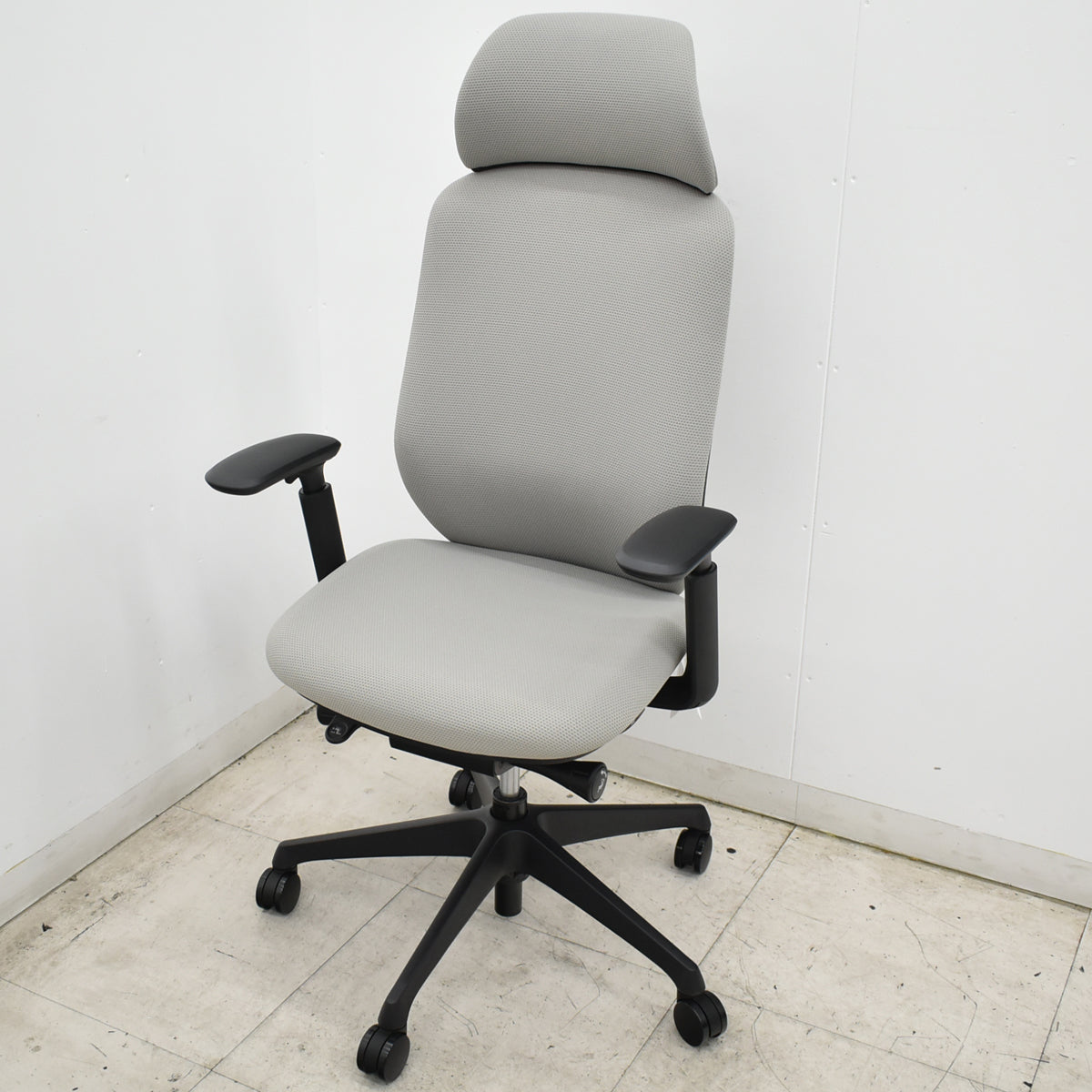 【中古】[新品未使用品]オカムラ　シルフィー　エクストラハイバック　可動肘　バックカーブアジャスト　前傾機能　グレー　2026092902【中古オフィス家具】