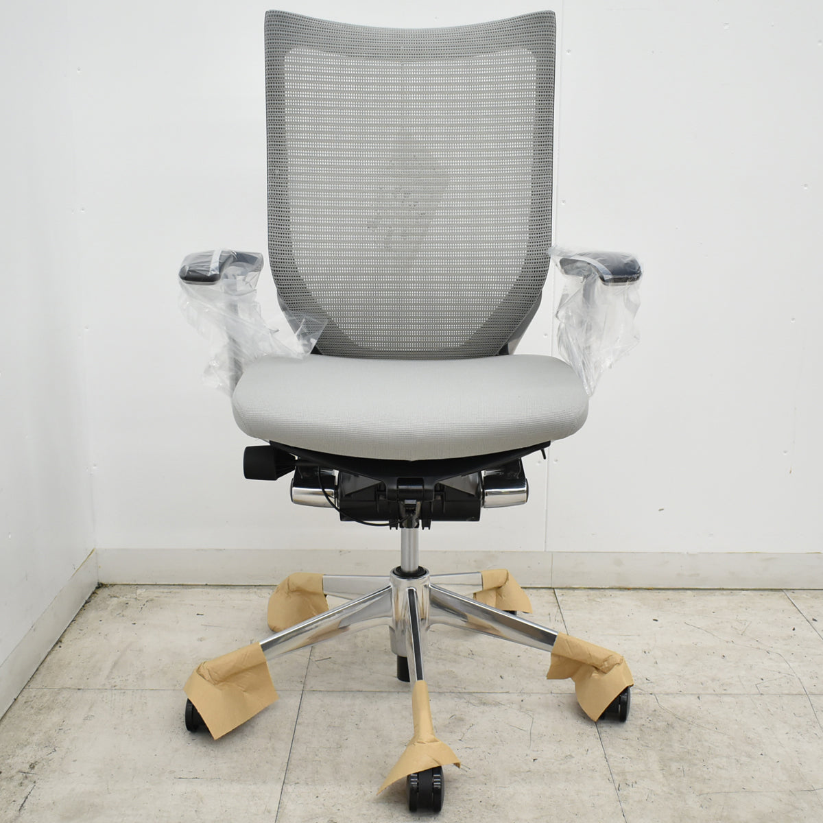 【中古】[新品未使用品]オカムラ　バロン　ハイバック　固定肘　ポリッシュ　2026092903【中古オフィス家具】