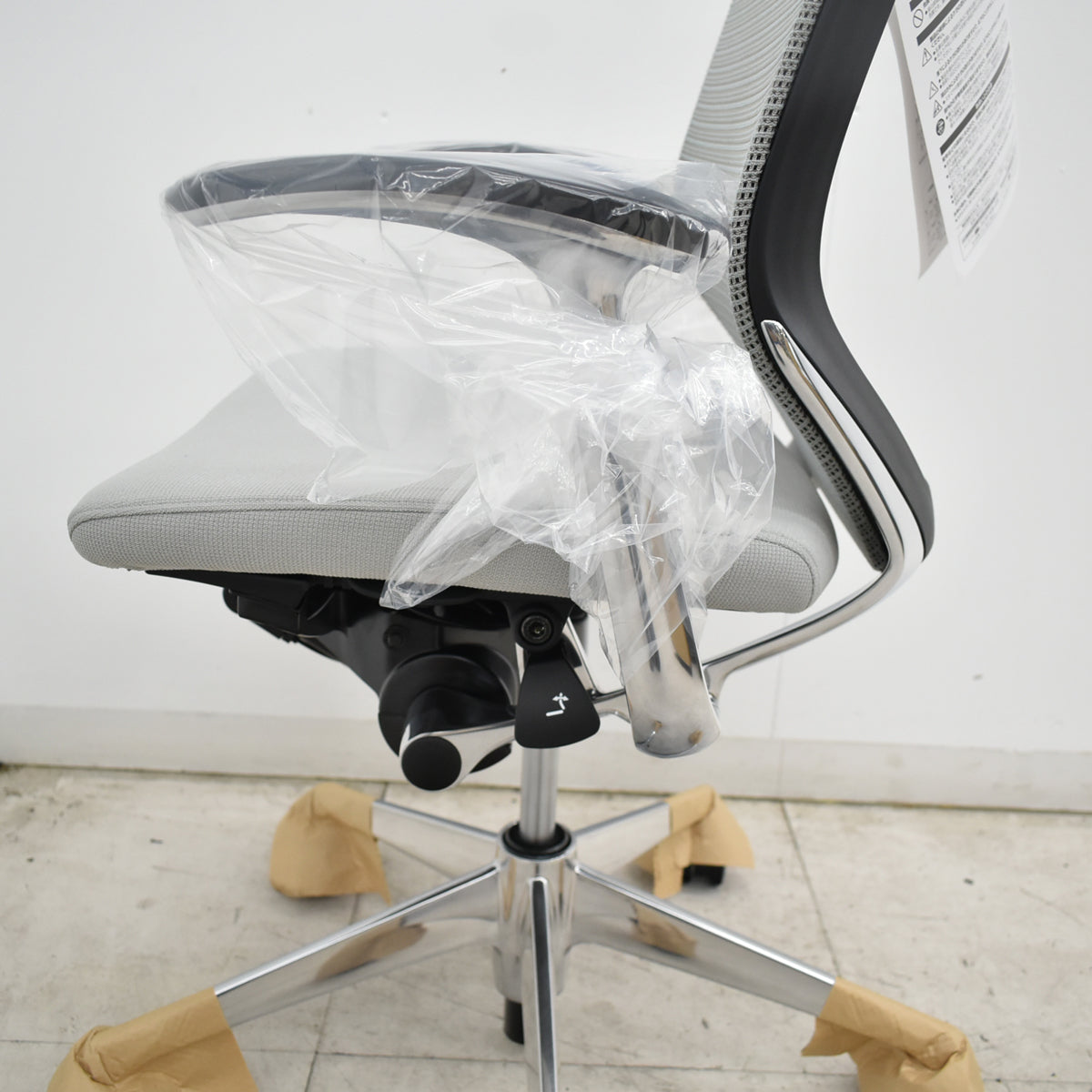 【中古】[新品未使用品]オカムラ　バロン　ハイバック　固定肘　ポリッシュ　2026092903【中古オフィス家具】