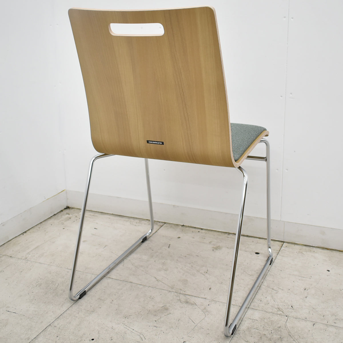【中古】[新品未使用品]オカムラ　モノス　ミーティングチェア　スタッキング　2026092904【中古オフィス家具】