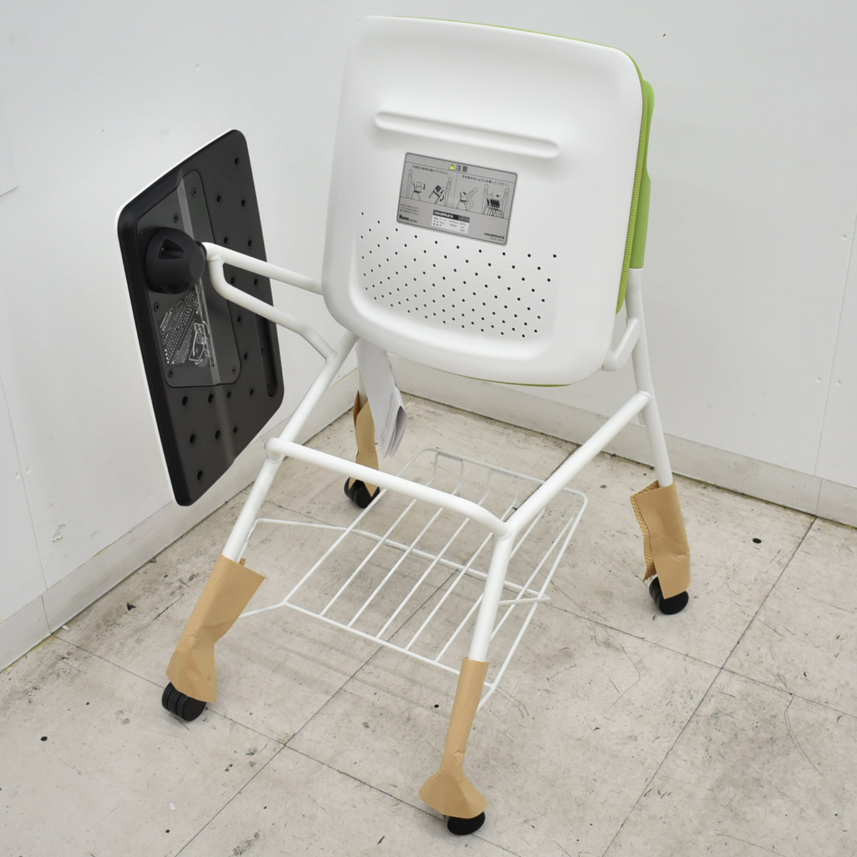 【中古】[新品未使用品]オカムラ　ルナ　ネスティングチェア　ミーティングチェア　メモ台　棚付　2026092906【中古オフィス家具】