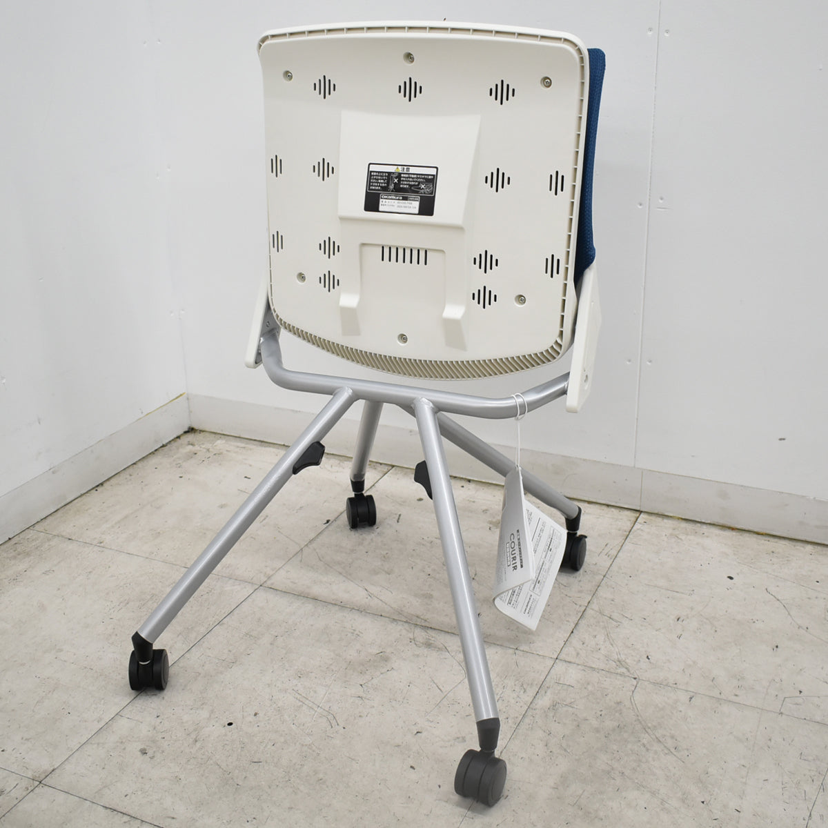 【中古】[新品未使用品]オカムラ　クリール　ネスティングチェア　ミーティングチェア　ナイロンキャスター　シルバー脚　2026093001【中古オフィス家具】