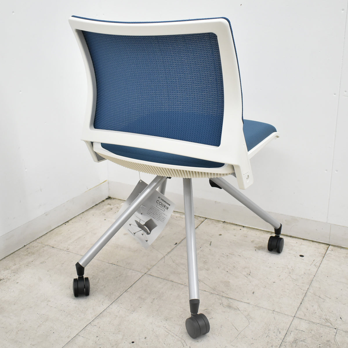 【中古】[新品未使用品]オカムラ　クリール　ネスティングチェア　ミーティングチェア　ナイロンキャスター　シルバー脚　2026093001【中古オフィス家具】