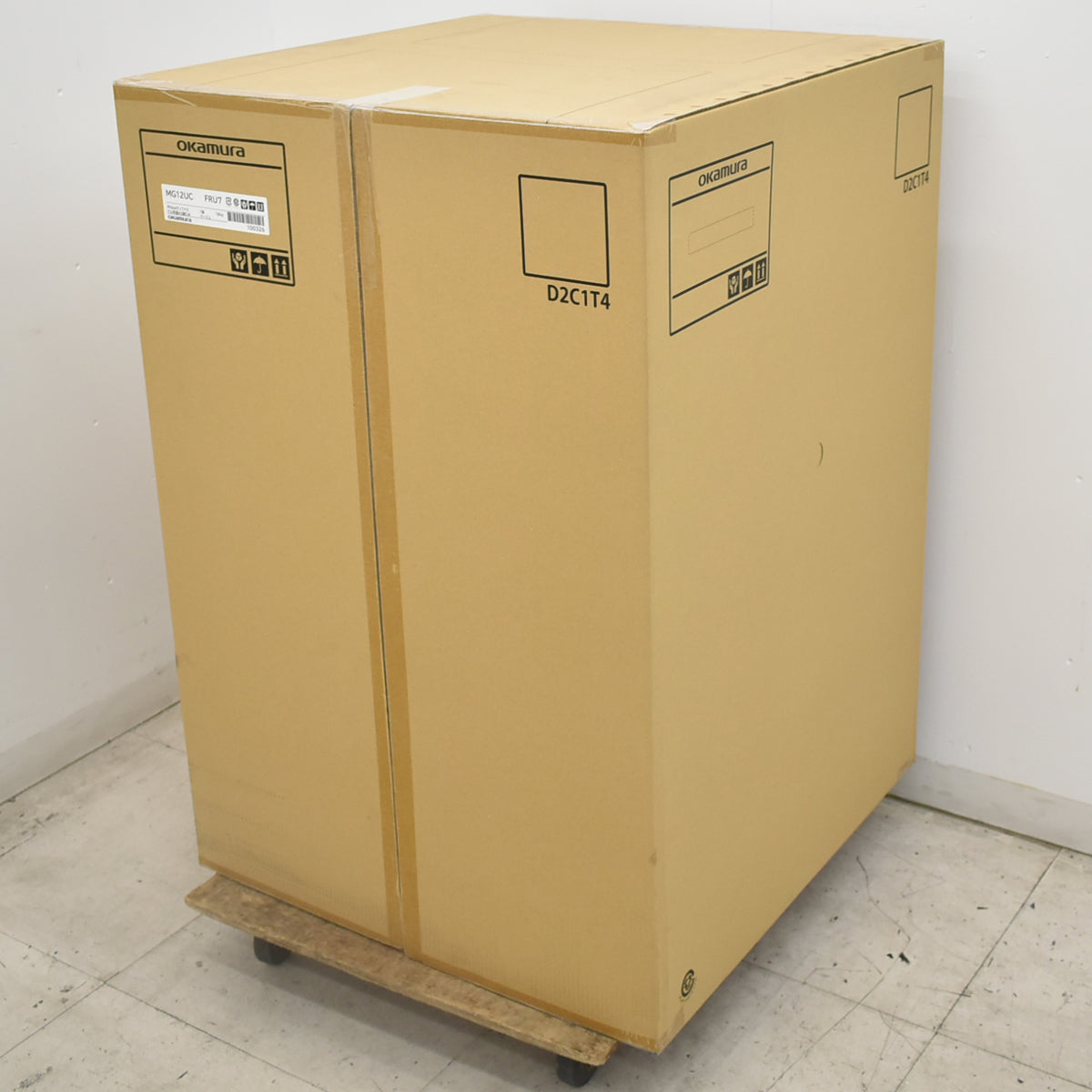 【中古】[新品未使用品]オカムラ　フロックス　カンファレンス　ミドルバック　アルミ脚　ナイロンキャスター　2026093006【中古オフィス家具】