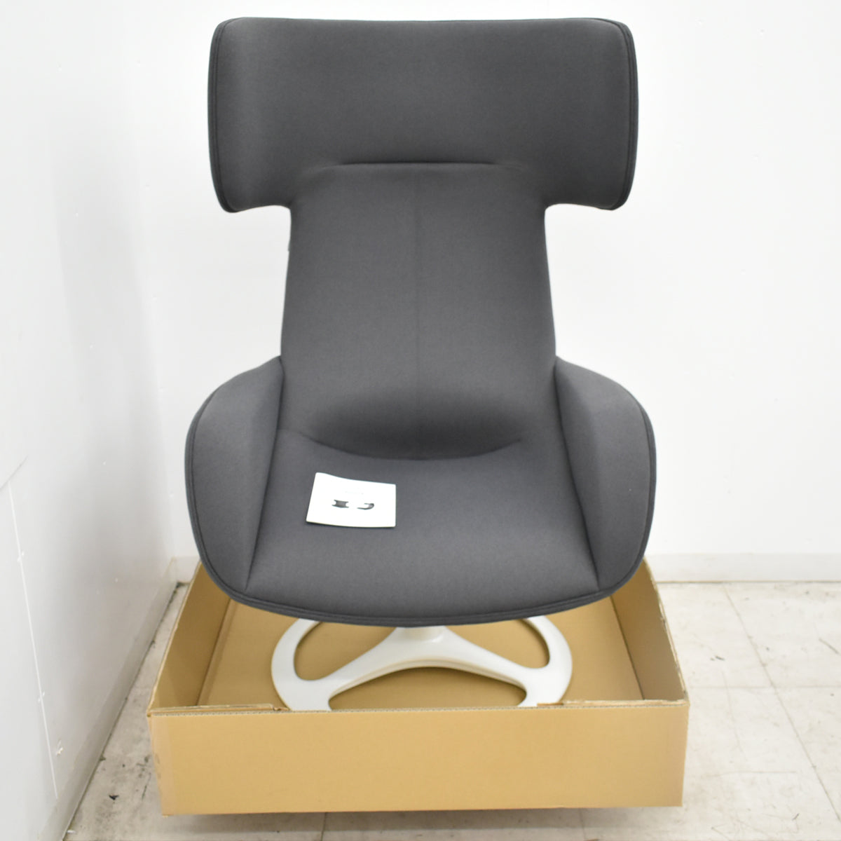 【中古】[新品未使用品]オカムラ　ライブス　パーソナルチェア　ワークヴェールタイプ　アルミ脚（ホワイト）肘付　2026093010【中古オフィス家具】