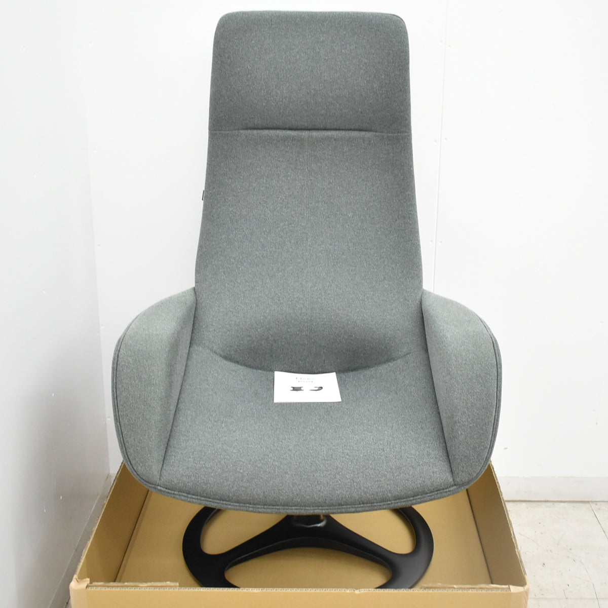 【中古】[新品未使用品]オカムラ　ライブス　パーソナルチェア　EXハイバック　アルミ脚（ブラック）肘付　2026100103【中古オフィス家具】