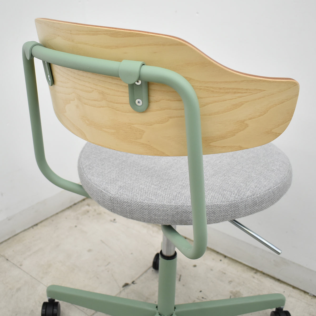 【中古】 コクヨ　DAYS OFFICE　ハングライク　Lifetable type　肘なし　ミーティングチェア　ウレタンキャスター　2024年製　2026100503【中古オフィス家具】
