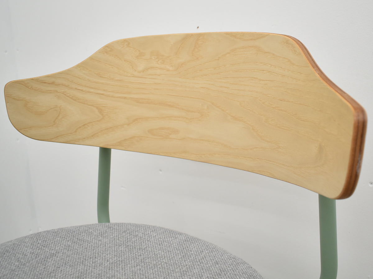【中古】 コクヨ　DAYS OFFICE　ハングライク　Lifetable type　肘なし　ミーティングチェア　ウレタンキャスター　2024年製　2026100503【中古オフィス家具】