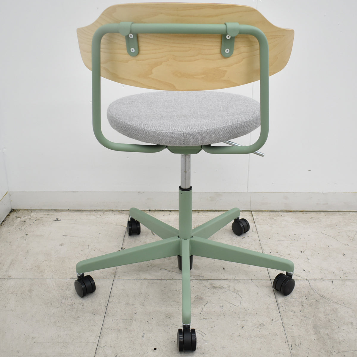 【中古】 コクヨ　DAYS OFFICE　ハングライク　Lifetable type　肘なし　ミーティングチェア　ウレタンキャスター　2024年製　2026100503【中古オフィス家具】
