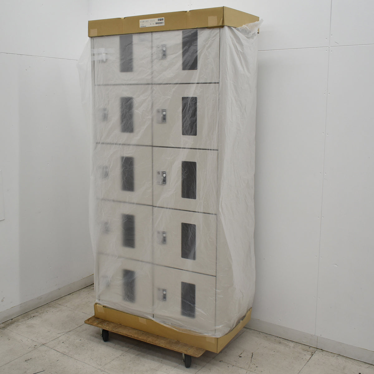 【中古】[新品未使用品]オカムラ　コインロッカー　リターン専用　10人用　窓付　幅840　2026100704【中古オフィス家具】