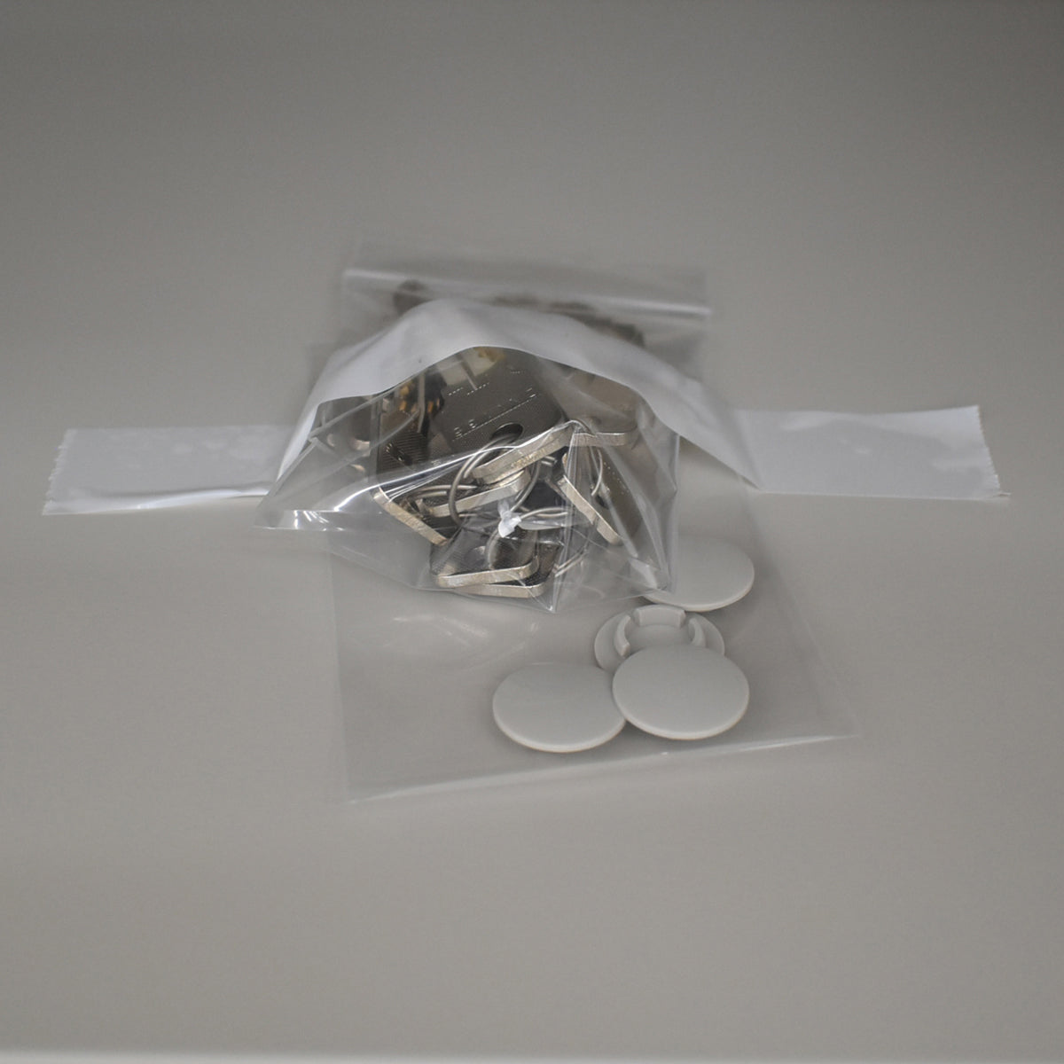 【中古】[新品未使用品]オカムラ　コインロッカー　リターン専用　10人用　窓付　幅840　2026100704【中古オフィス家具】