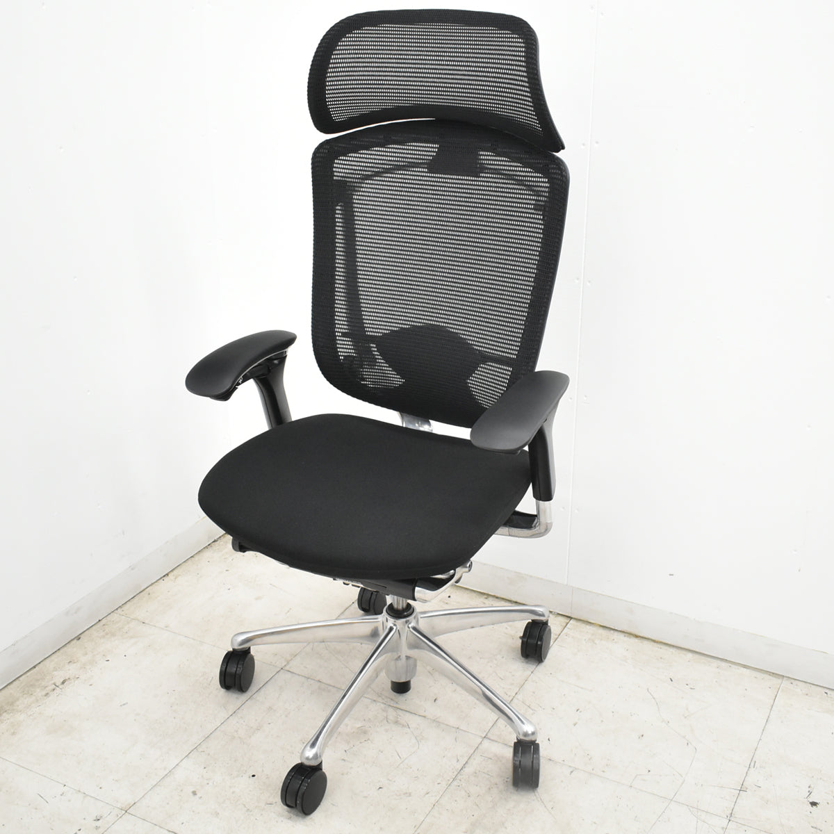【中古】オカムラ　コンテッサ　大型固定ヘッドレスト　可動肘　ポリッシュ　ランバーサポート　ブラック　2026101002【中古オフィス家具】