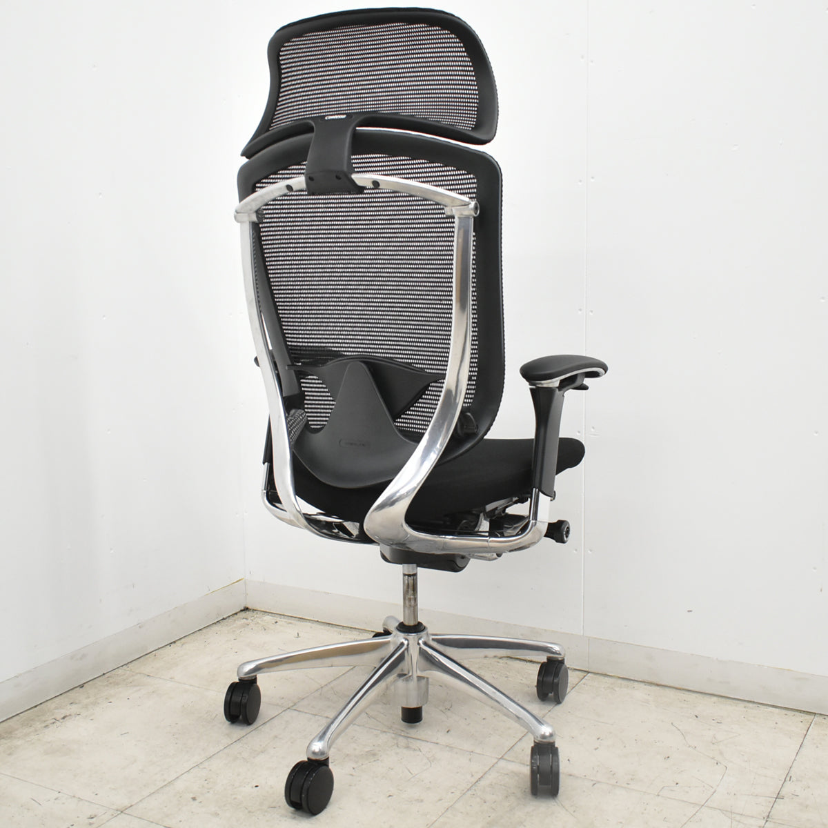 【中古】オカムラ　コンテッサ　大型固定ヘッドレスト　可動肘　ポリッシュ　ランバーサポート　ブラック　2026101002【中古オフィス家具】