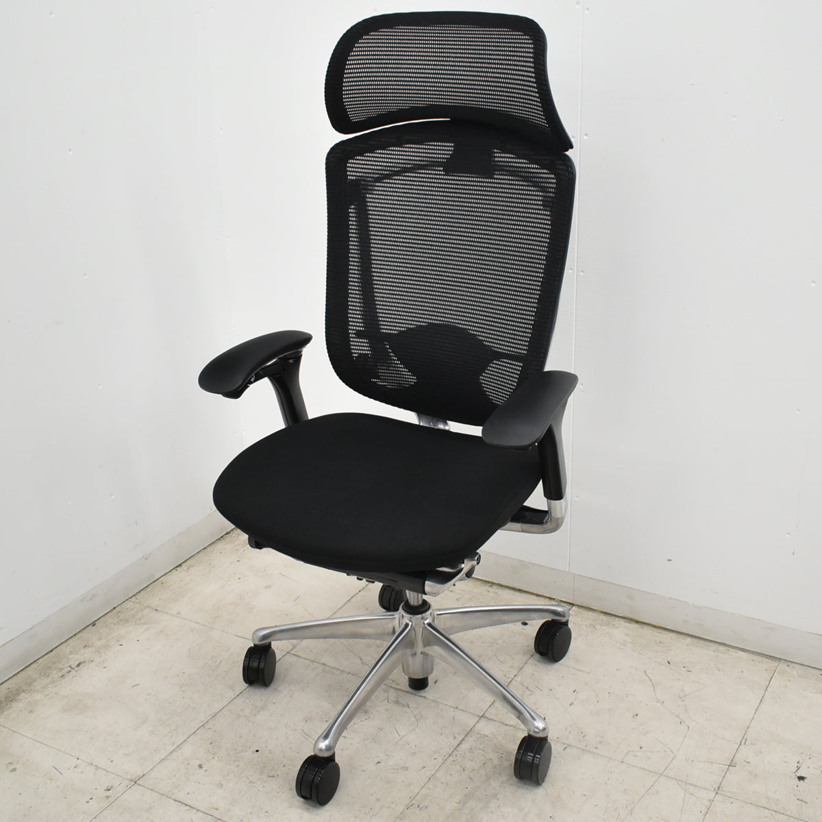 【中古】オカムラ　コンテッサ　大型固定ヘッドレスト　可動肘　ポリッシュ　ランバーサポート　ブラック　2026101003【中古オフィス家具】