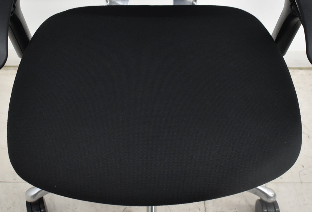【中古】オカムラ　コンテッサ　大型固定ヘッドレスト　可動肘　ポリッシュ　ランバーサポート　ブラック　2026101003【中古オフィス家具】