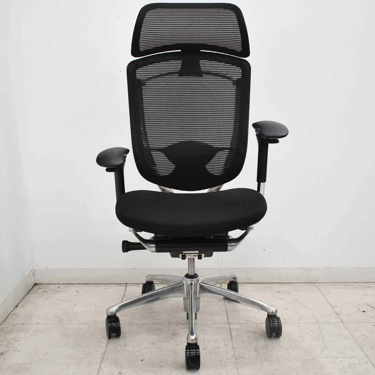 【中古】オカムラ　コンテッサ　大型固定ヘッドレスト　可動肘　ポリッシュ　ランバーサポート　ブラック　2026101003【中古オフィス家具】