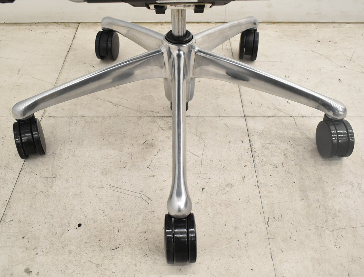 【中古】オカムラ　コンテッサ　大型固定ヘッドレスト　可動肘　ポリッシュ　ランバーサポート　ブラック　2026101003【中古オフィス家具】