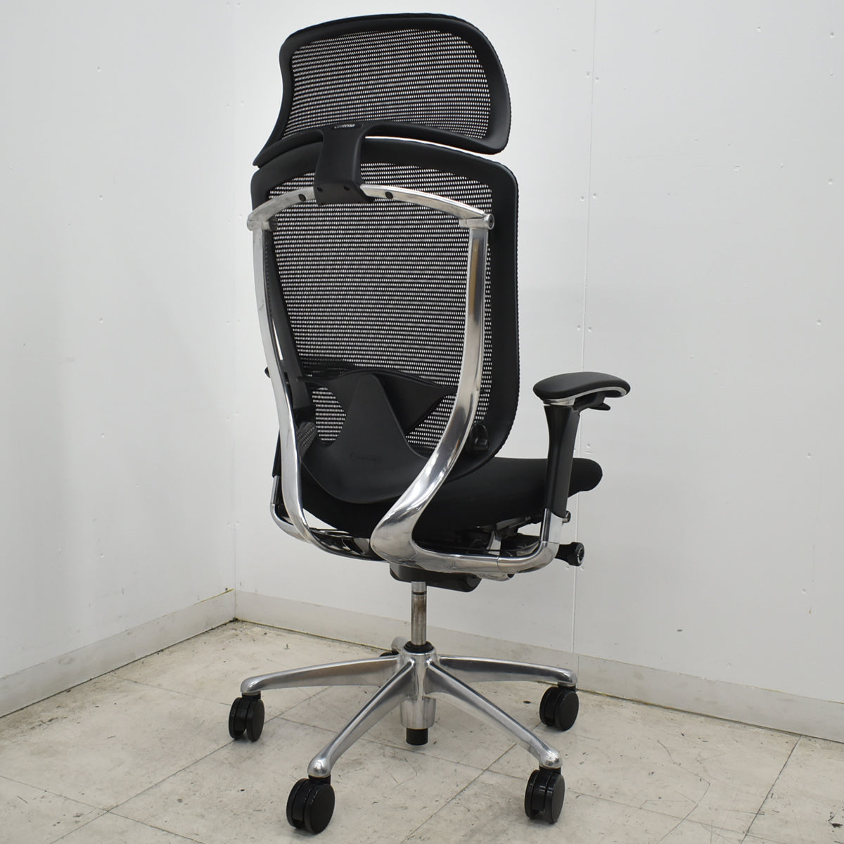 【中古】オカムラ　コンテッサ　大型固定ヘッドレスト　可動肘　ポリッシュ　ランバーサポート　ブラック　2026101003【中古オフィス家具】