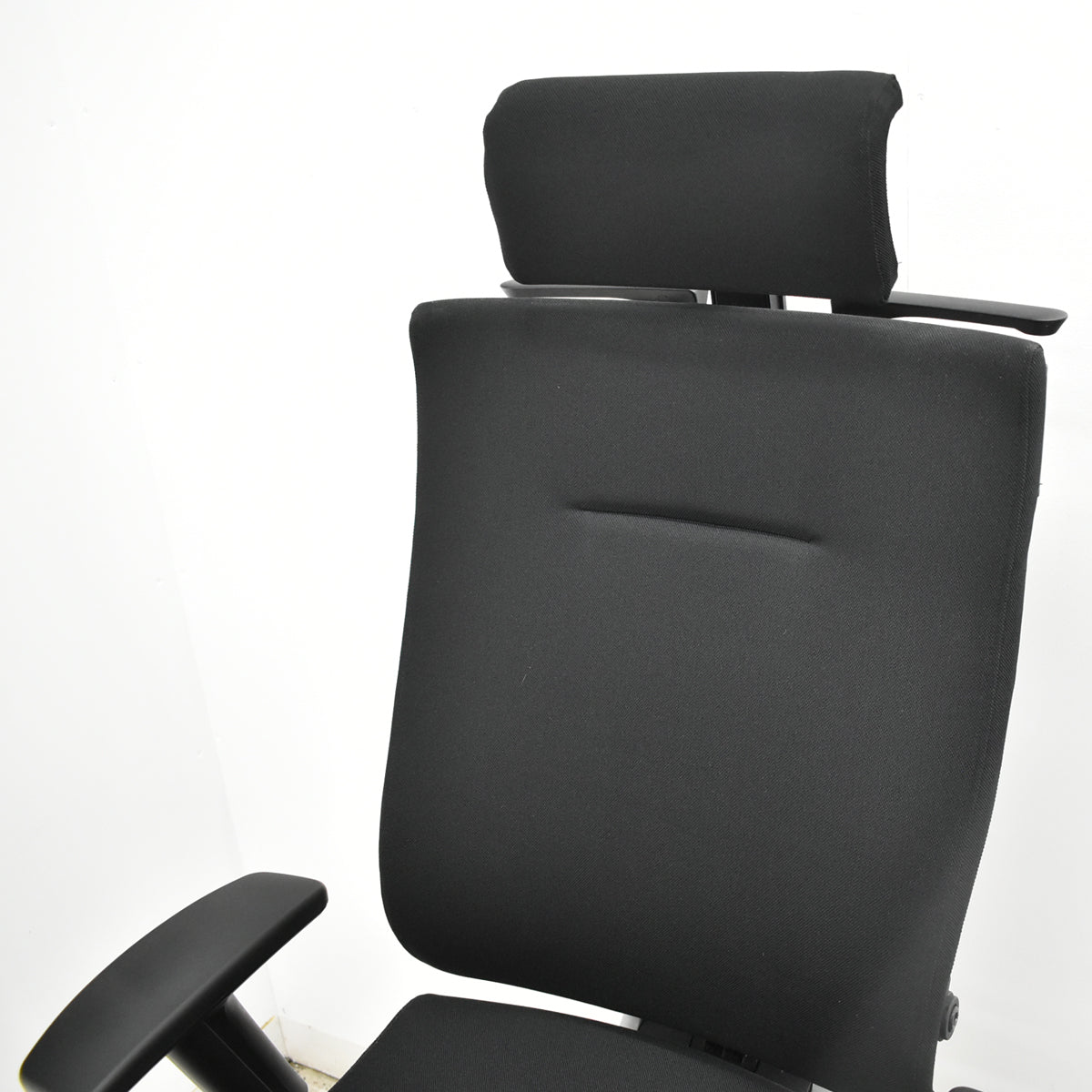 【中古】イトーキ　スピーナ　可動式ヘッドレスト　可動肘　アクティブランバーサポート　2020年製　ハンガー　ブラック　2026101004【中古オフィス家具】