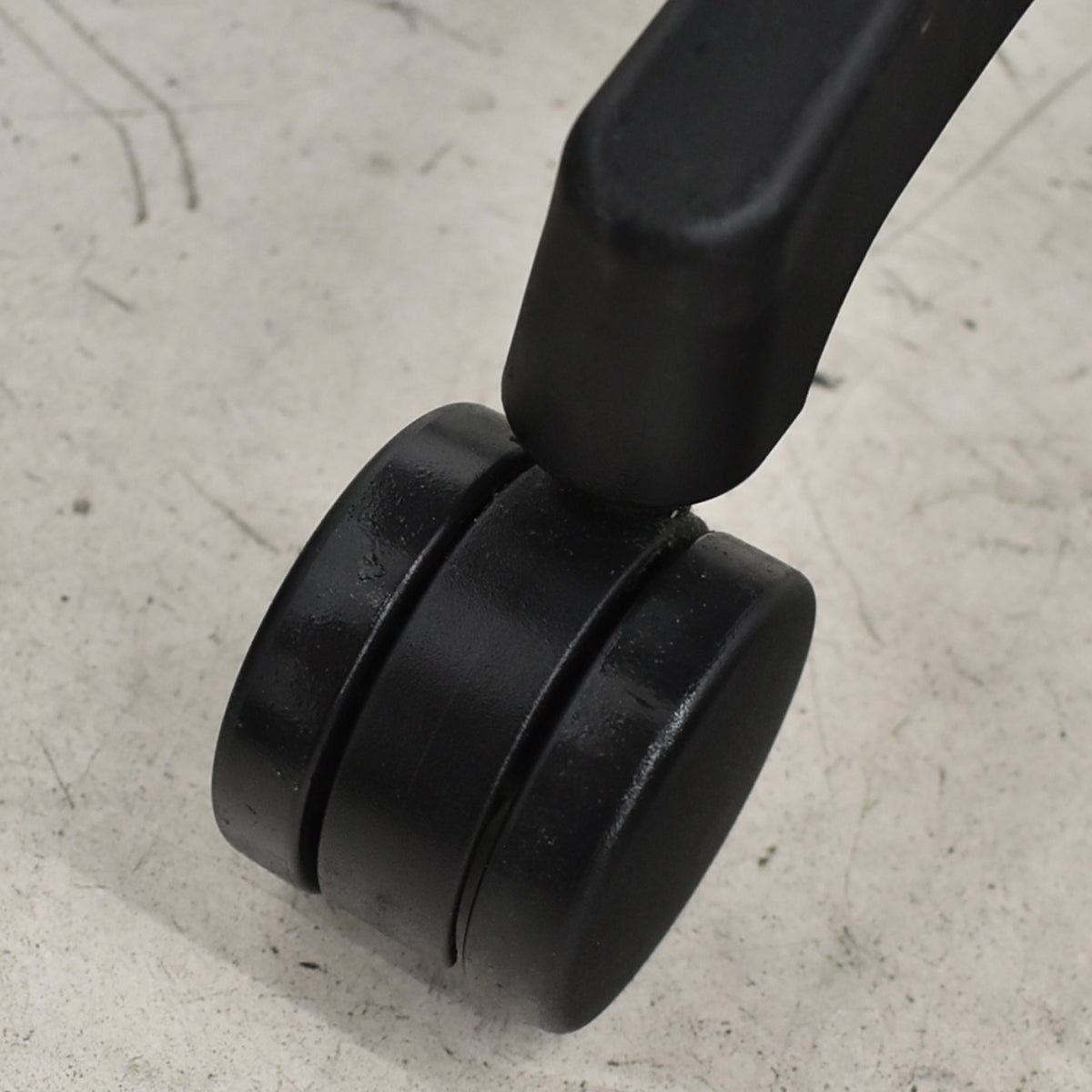 【中古】イトーキ　スピーナ　可動式ヘッドレスト　可動肘　アクティブランバーサポート　2020年製　ハンガー　ブラック　2026101004【中古オフィス家具】