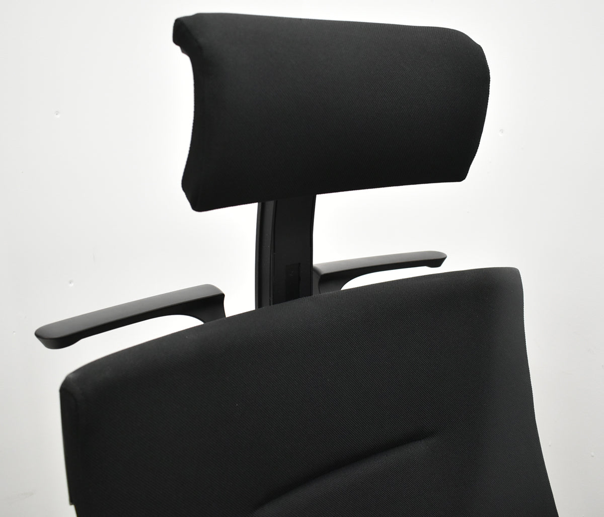 【中古】イトーキ　スピーナ　可動式ヘッドレスト　可動肘　アクティブランバーサポート　2020年製　ハンガー　ブラック　2026101004【中古オフィス家具】