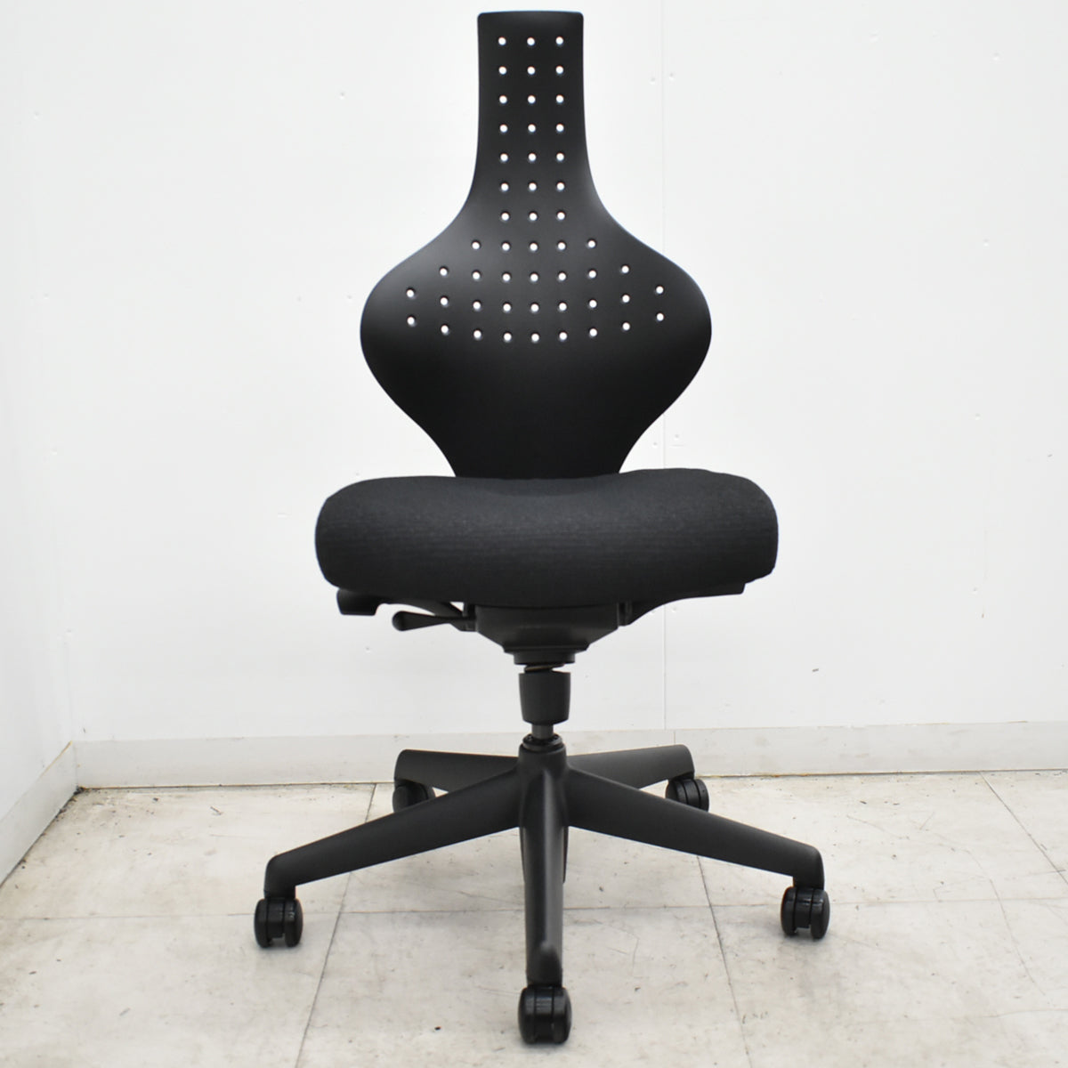 【中古】キールハワー　Jr.　ジュニア　背もたれ上下アジャスト機能　肘なし　ブラック　2026101005【中古オフィス家具】