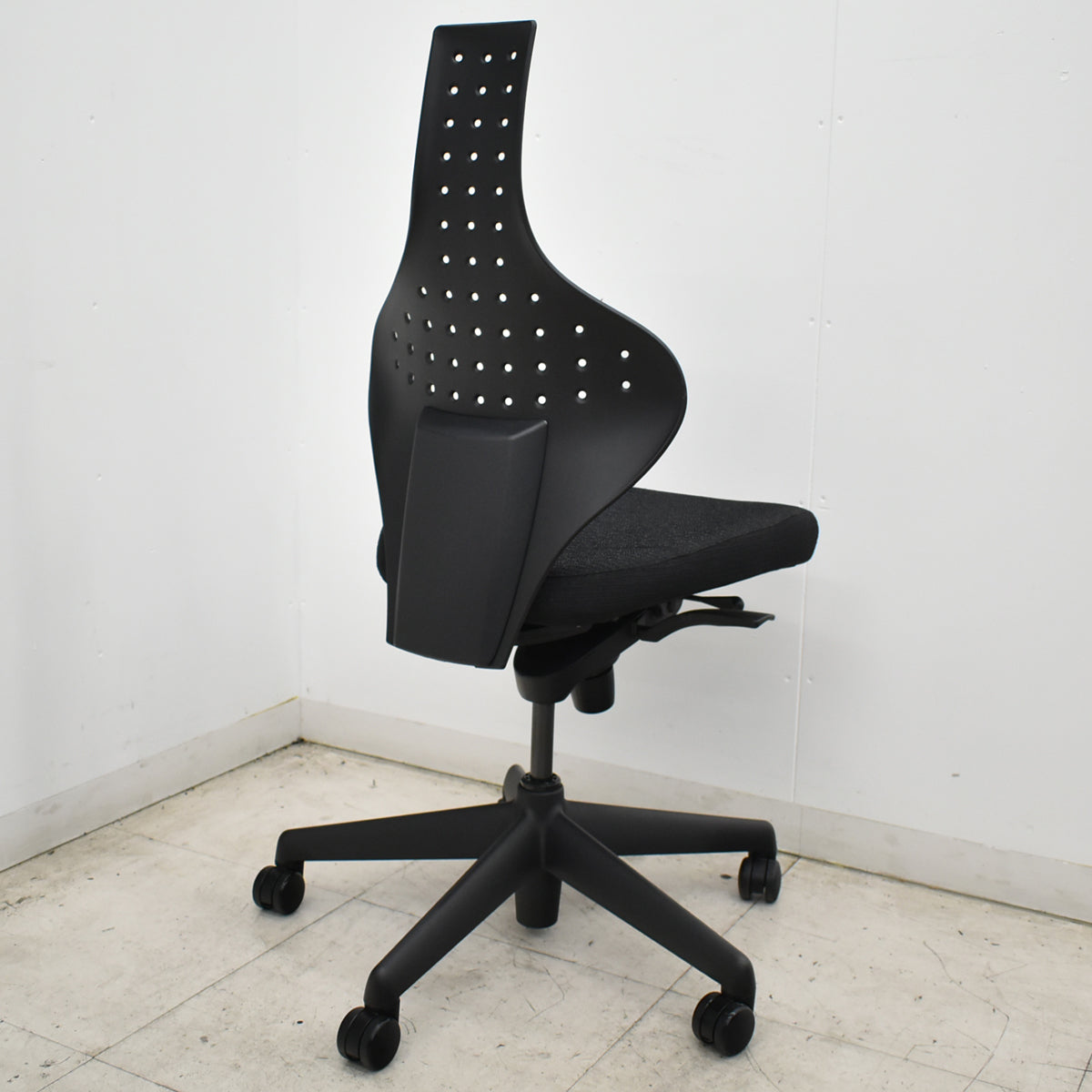 【中古】キールハワー　Jr.　ジュニア　背もたれ上下アジャスト機能　肘なし　ブラック　2026101005【中古オフィス家具】