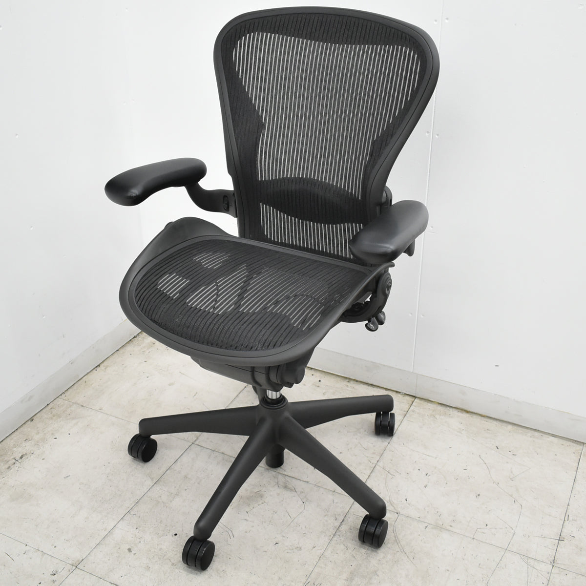 【中古】ハーマンミラー アーロンチェア Bサイズ フル装備 ランバーサポート 肘ダイヤルタイプ 昇降ガス新品 ブラック 2026101301