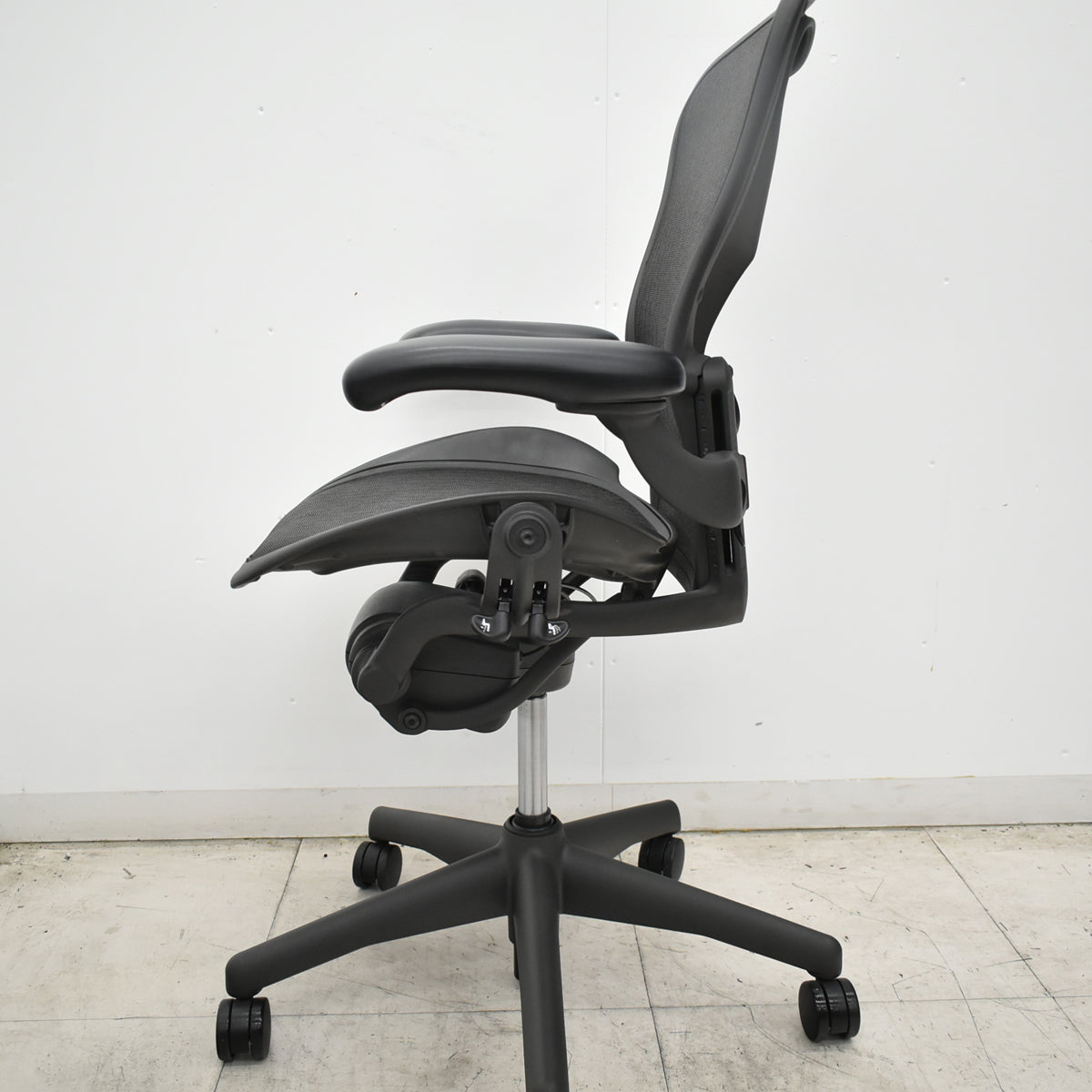【中古】ハーマンミラー　アーロンチェア　Bサイズ　フル装備　ランバーサポート　肘レバータイプ　ブラック 2026102002