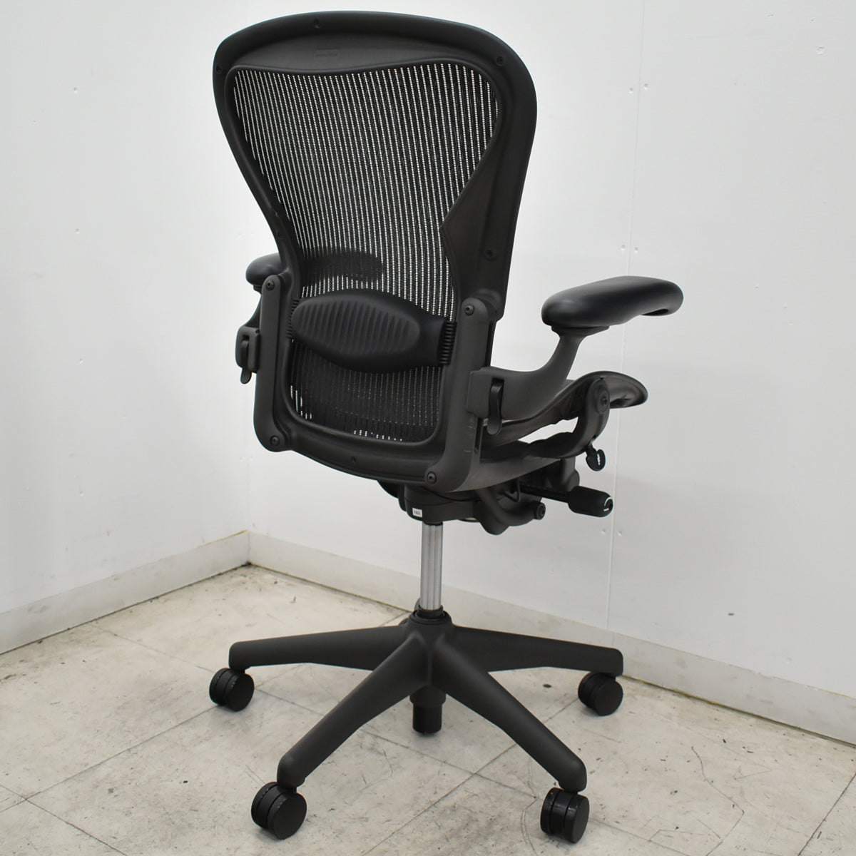 【中古】ハーマンミラー　アーロンチェア　Bサイズ　フル装備　ランバーサポート　肘レバータイプ　ブラック 2026102002