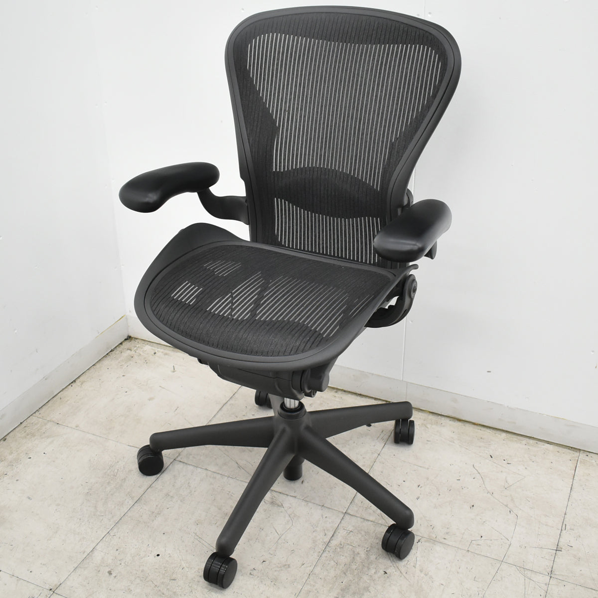 【中古】ハーマンミラー　アーロンチェア　Bサイズ　スタンダード　ランバーサポート　昇降ガス新品　ブラック 2026102004