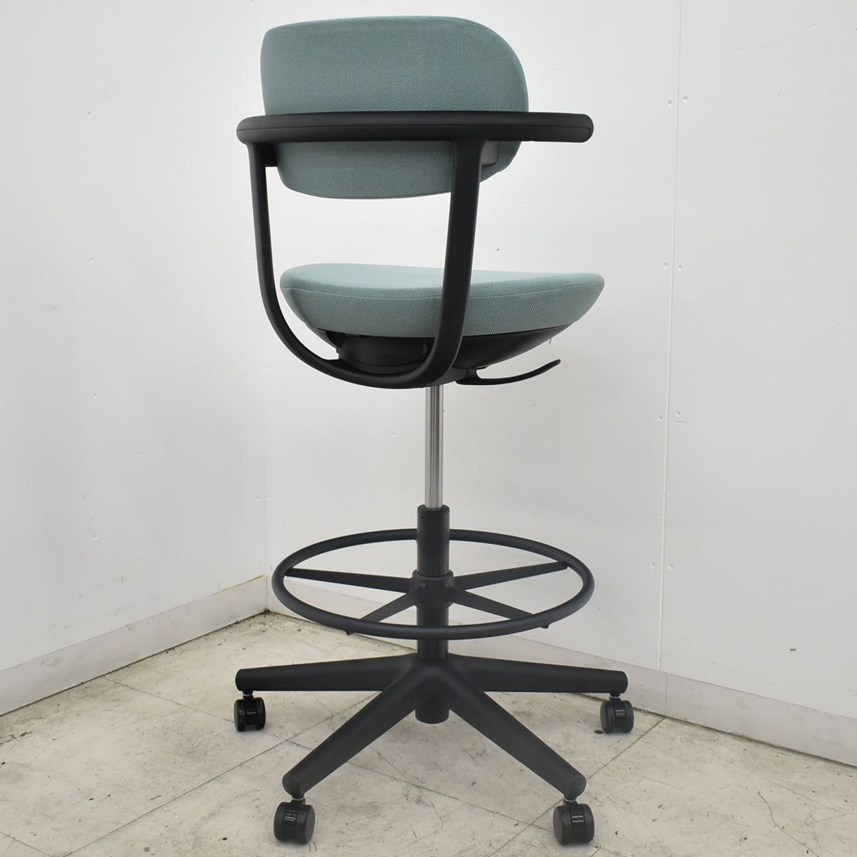 【中古】コクヨ　パロ　ハイタイプ　肘掛け付　アッシュターコイズ　2023年製　2026102904