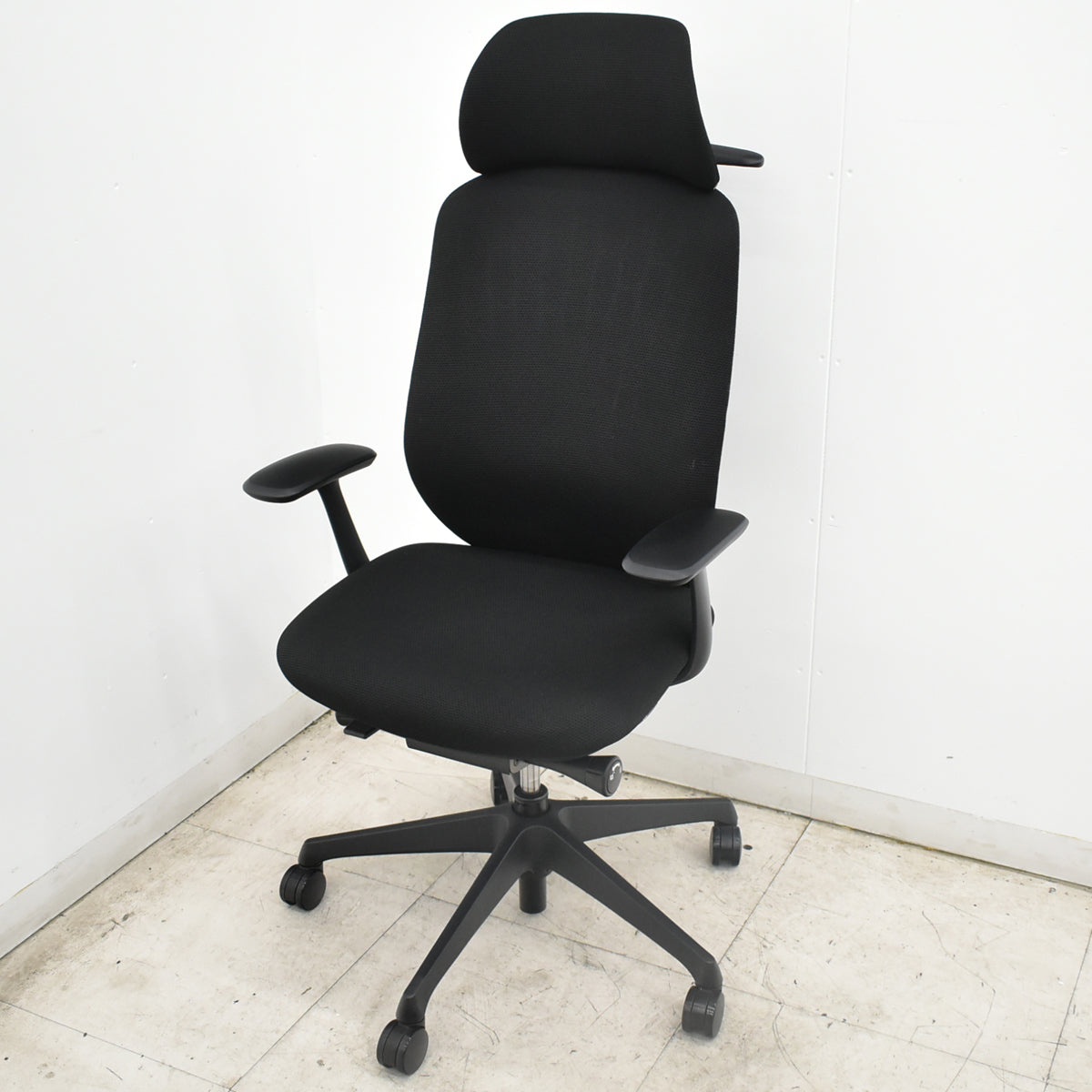 【中古】オカムラ　シルフィー　エクストラハイバック　固定ヘッドレスト　固定肘　ハンガー　バックカーブアジャスト　前傾機能　ブラック　2026102906