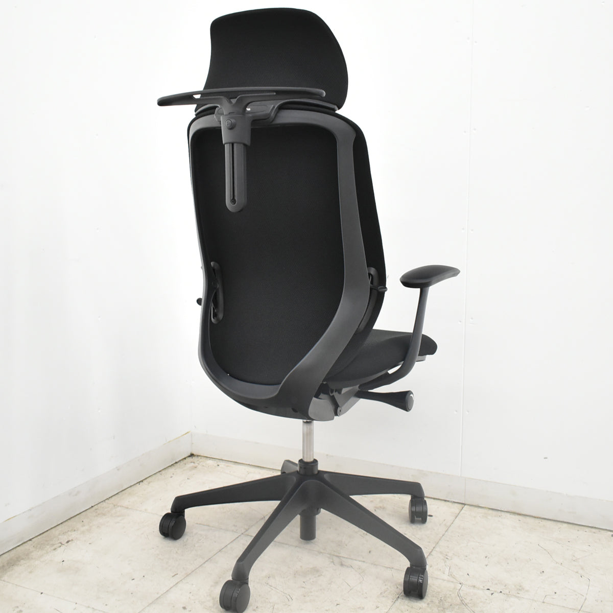 【中古】オカムラ　シルフィー　エクストラハイバック　固定ヘッドレスト　固定肘　ハンガー　バックカーブアジャスト　前傾機能　ブラック　2026102906