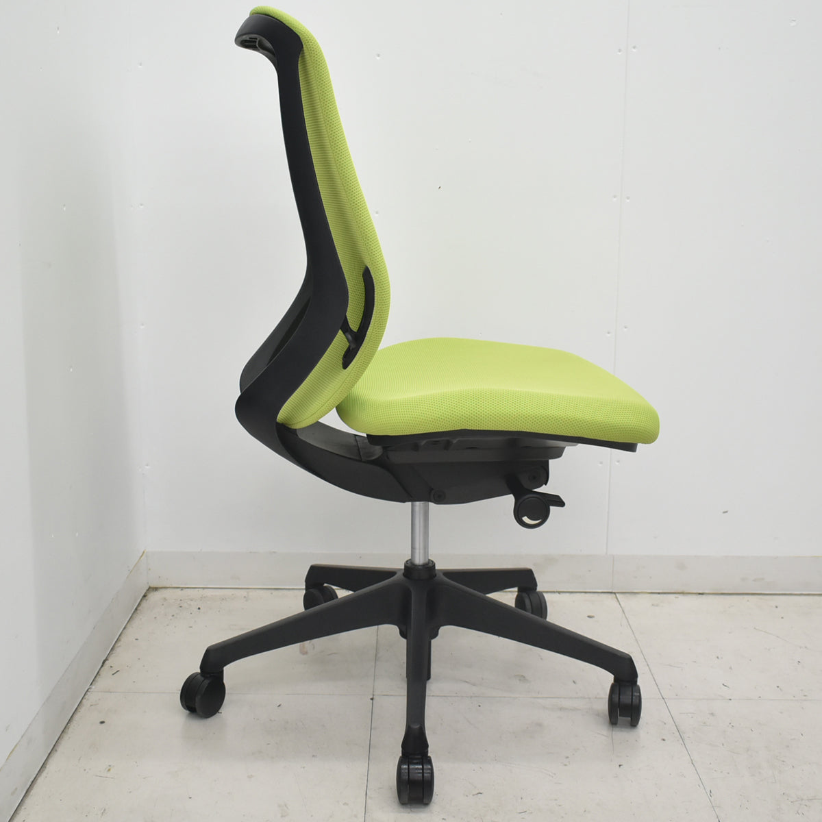 【中古】オカムラ　シルフィー　ハイバック　肘なし　前傾機能　バックカーブアジャスト　グリーン　2026022408【中古オフィス家具】