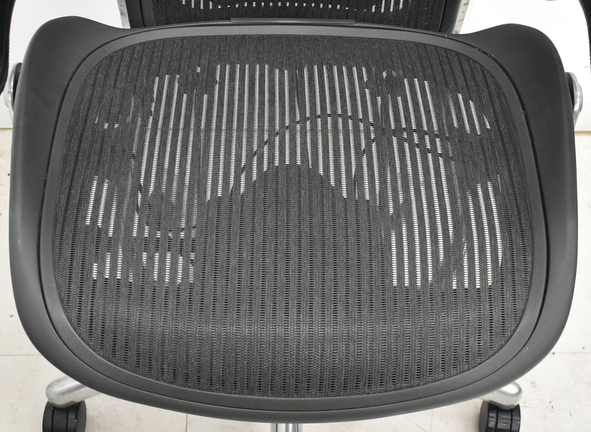 【中古】ハーマンミラー　アーロンチェア　Bサイズ　フル装備　ポスチャーフィット　ポリッシュ　肘レバータイプ　昇降ガス交換済　タキシードメッシュ　2026030601【中古オフィス家具】