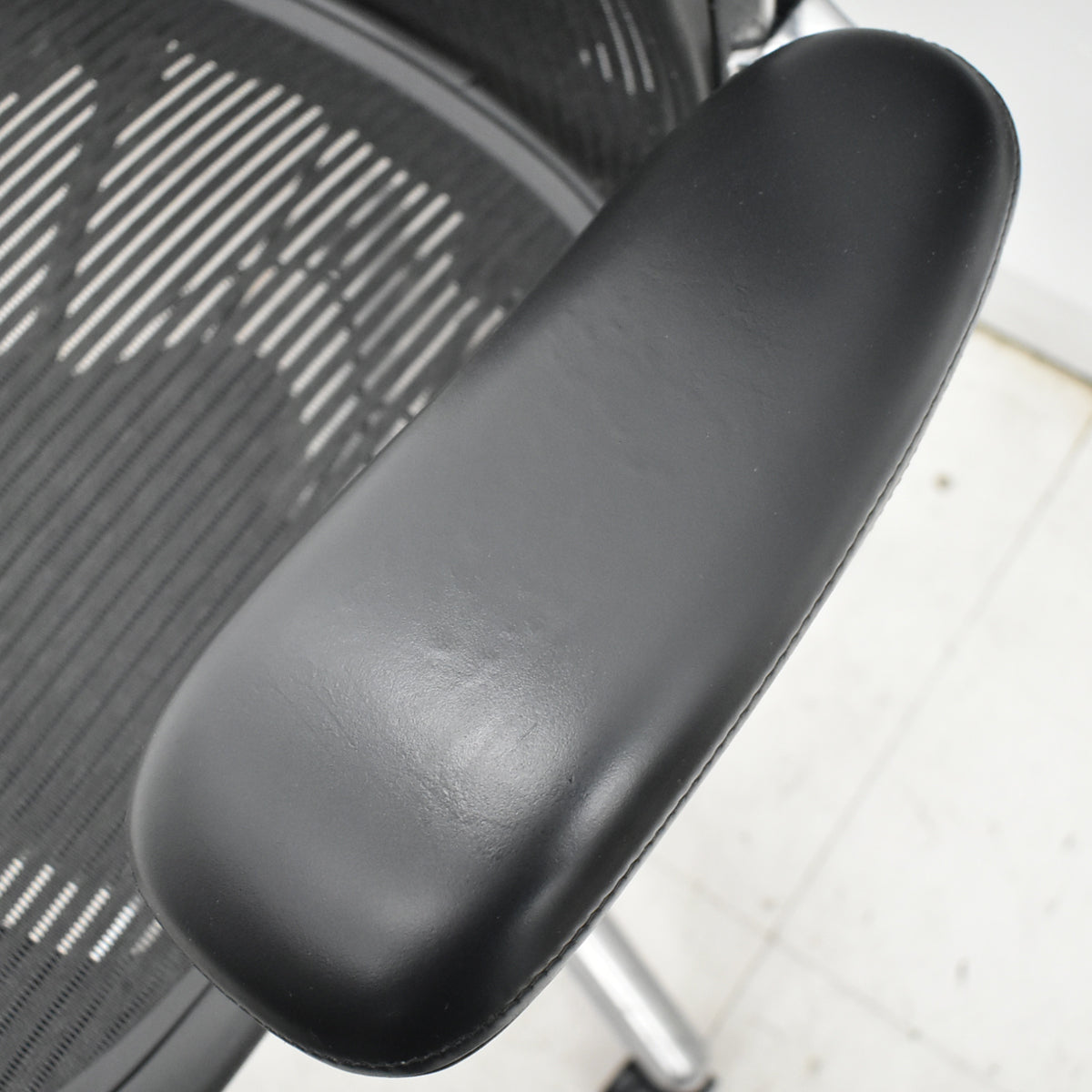 【中古】ハーマンミラー　アーロンチェア　Bサイズ　フル装備　ポスチャーフィット　ポリッシュ　肘レバータイプ　昇降ガス交換済　タキシードメッシュ　2026030601【中古オフィス家具】