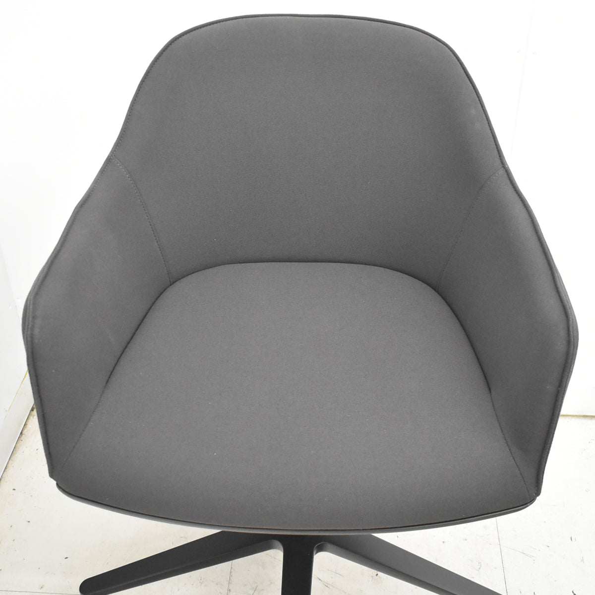 【中古】ヴィトラ　ソフトシェル　キャスター５スターベース　昇降機能　ダークグレー　2026030901【中古オフィス家具】