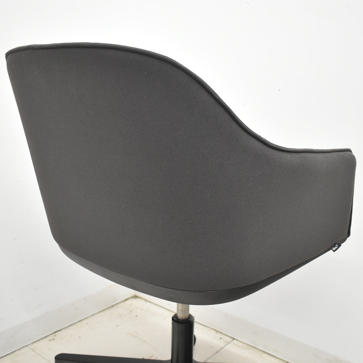 【中古】ヴィトラ　ソフトシェル　キャスター５スターベース　昇降機能　ダークグレー　2026030901【中古オフィス家具】