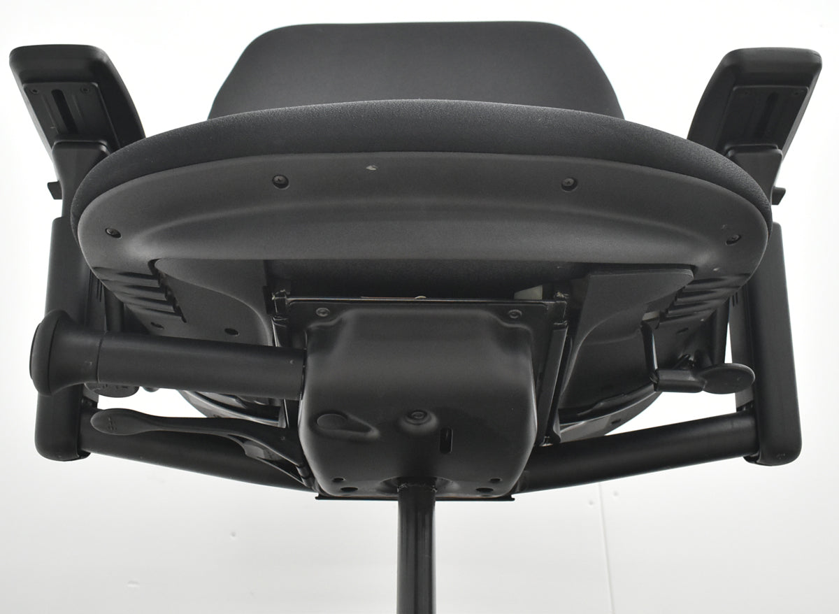 【中古】スチールケース　リープＶ２　APモデル　可動肘　ランバーサポート　肘パッド新型タイプ　ブラック　2026030902【中古オフィス家具】