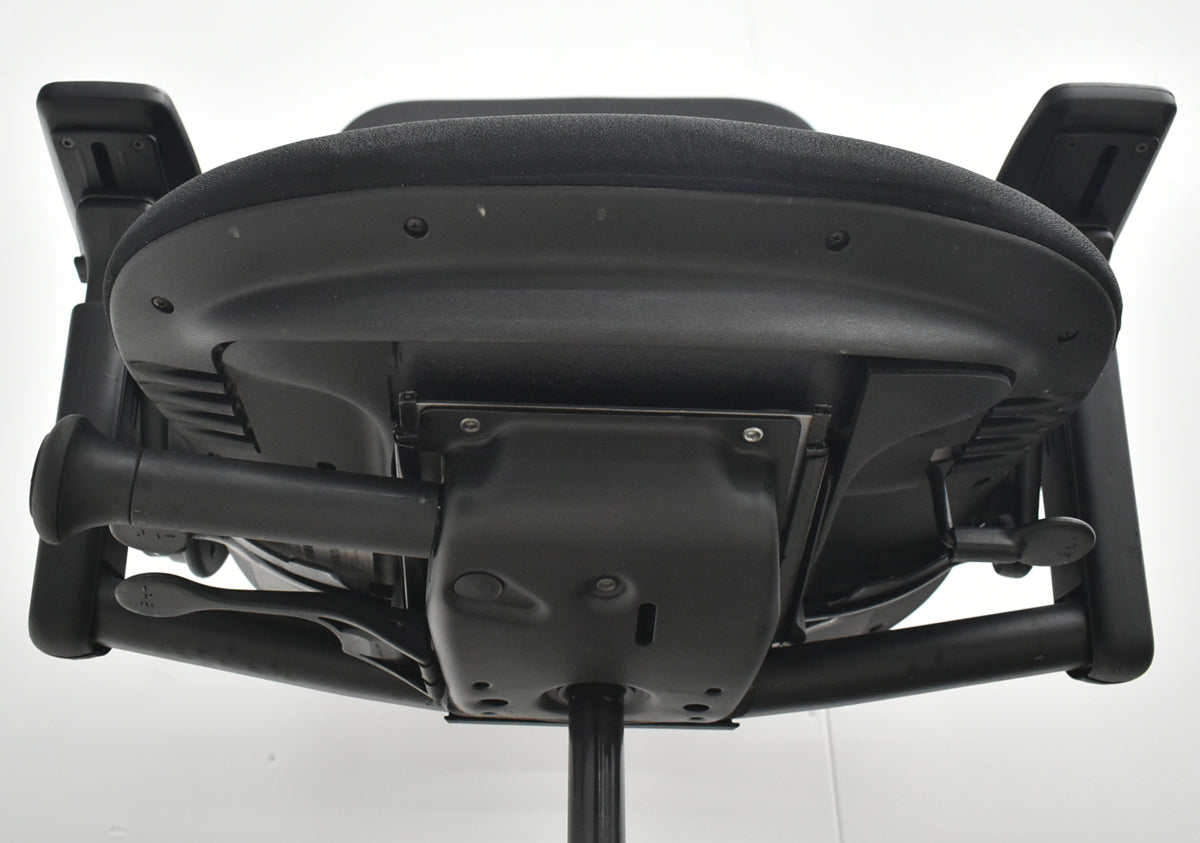 【中古】スチールケース　リープＶ２　APモデル　可動肘　ランバーサポート　肘パッド新型タイプ　ブラック　2026030903【中古オフィス家具】
