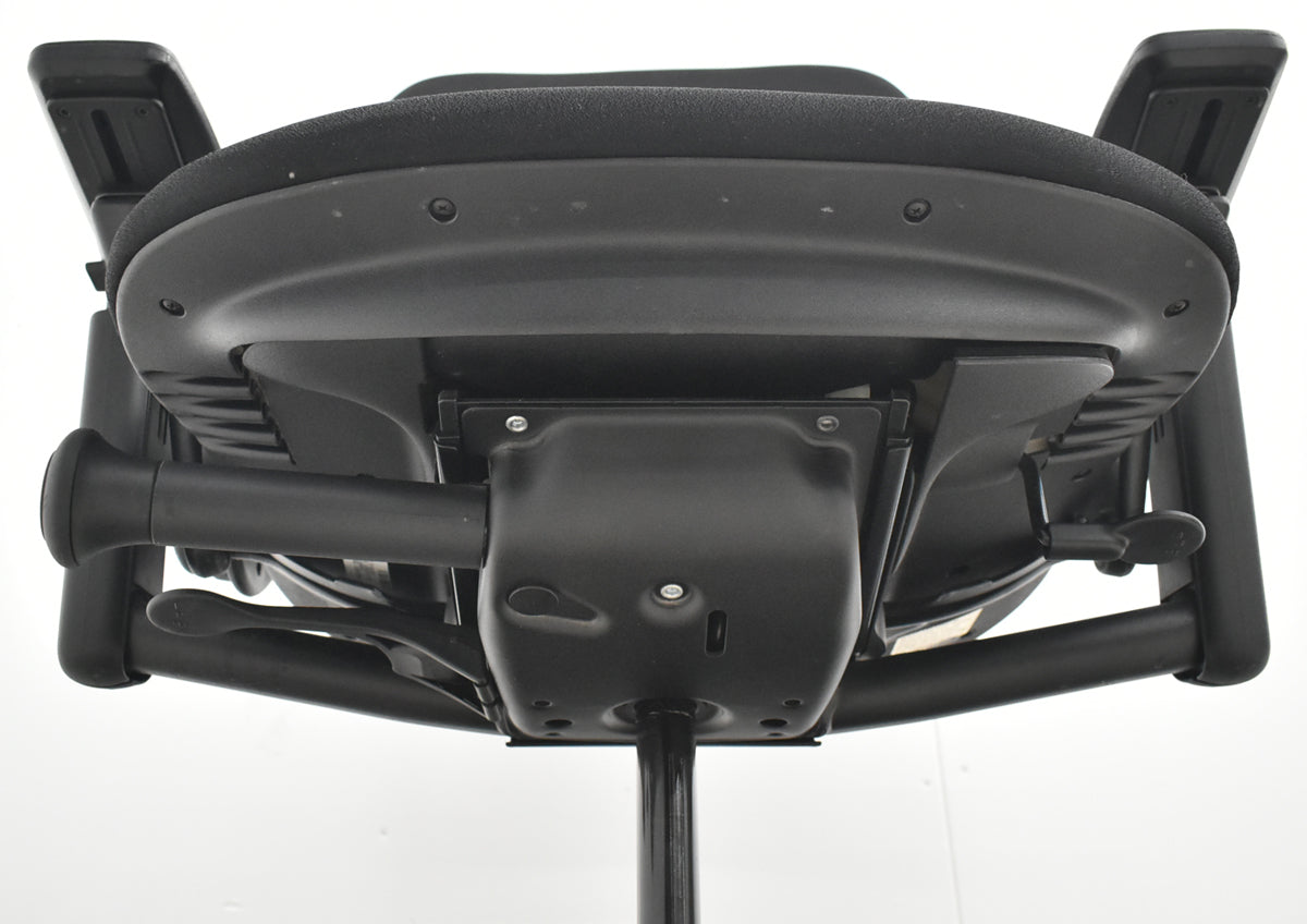 【中古】スチールケース　リープＶ２　APモデル　可動肘　ランバーサポート　肘パッド新型タイプ　ブラック　2026030905【中古オフィス家具】