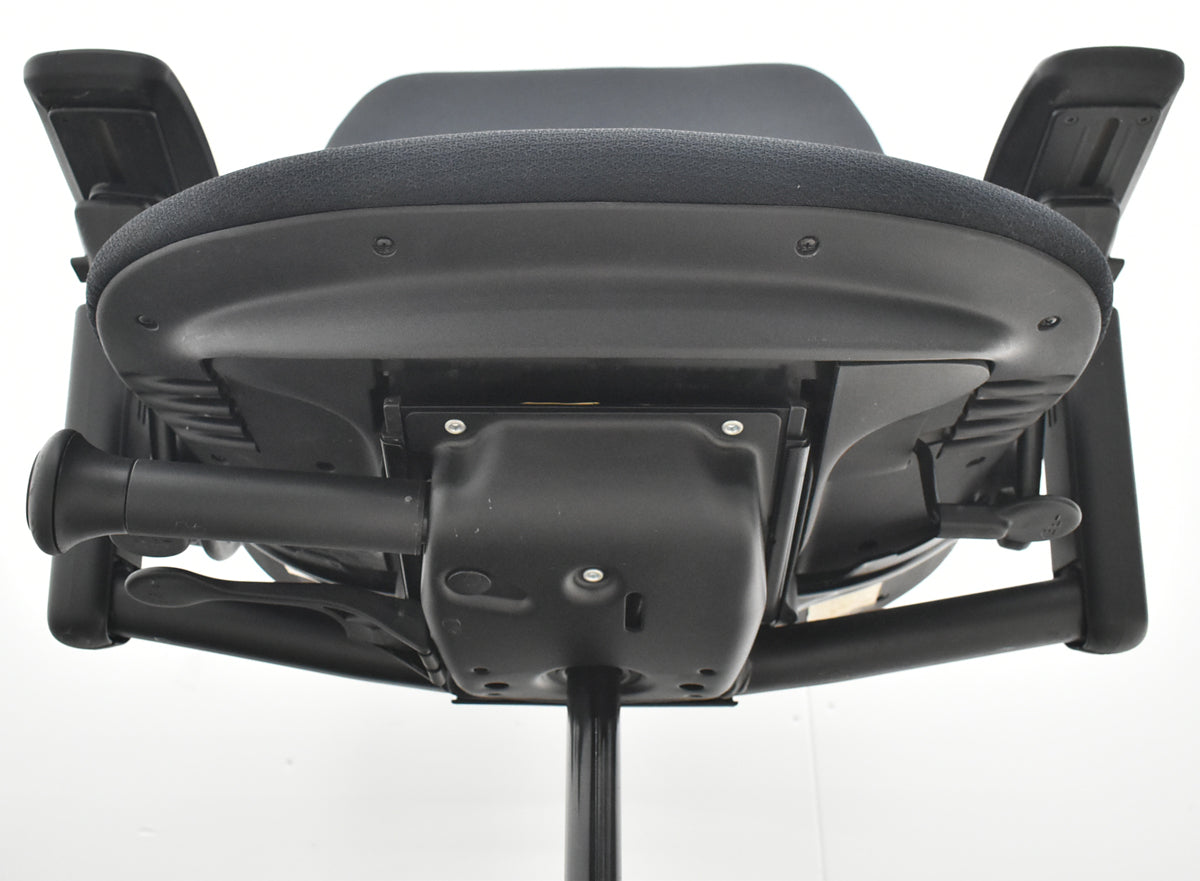 【中古】スチールケース　リープＶ２　可動肘　ランバーサポート　USモデル　ブラック　2026030906【中古オフィス家具】