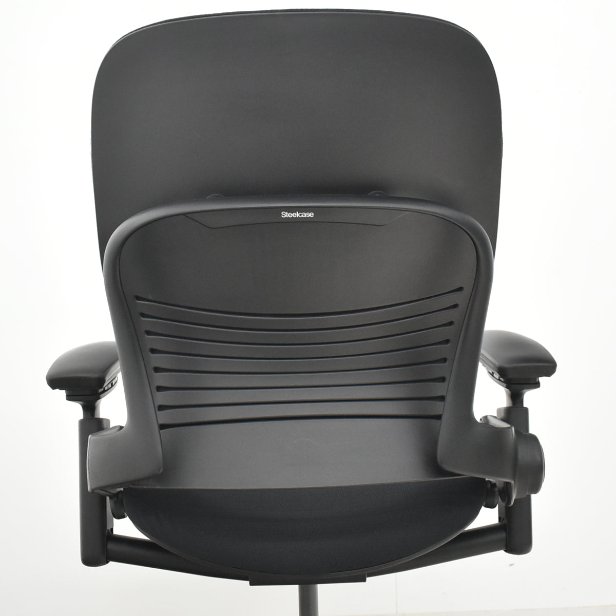 【中古】スチールケース　リープＶ２　可動肘　ランバーサポート　USモデル　ブラック　2026030906【中古オフィス家具】