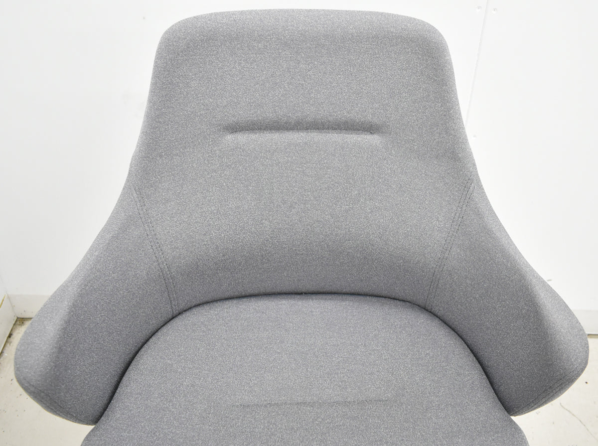 【中古】オカムラ　ライブス　ワークチェア　ロータイプ　木脚　回転タイプ　2021年製　幅613　グレー　2026030907【中古オフィス家具】